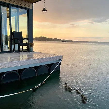 Botel Abenteuerlust?Schwimmendes Wasserschloss